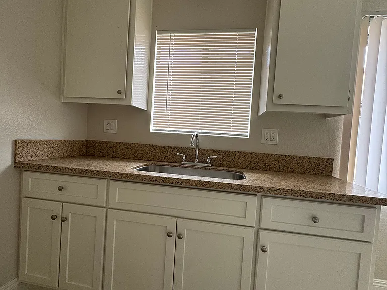 831 S Greenwood Ave #16 — Photo 12