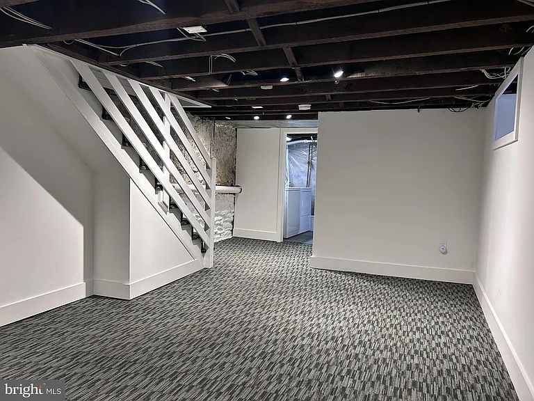 220 Sheas Ter — Photo 12