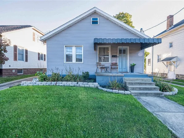 602 W New Castle St, Zelienople, PA 16063