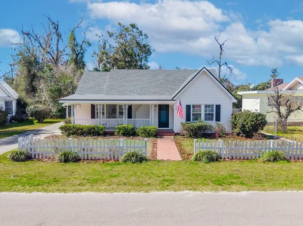 211 SE 2nd St, Trenton, FL 32693