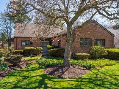 8 Coolidge Rd, West Hartford, CT, 06117