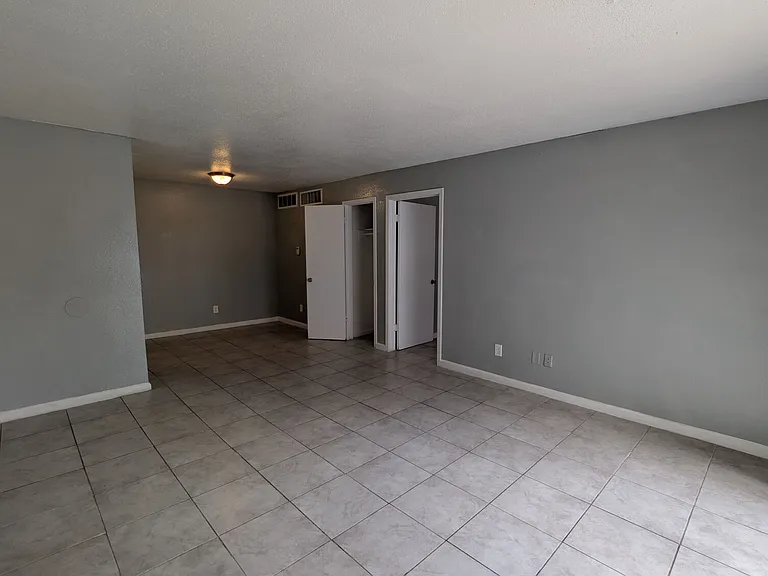 3737 Hillcroft Apartments — Photo 57
