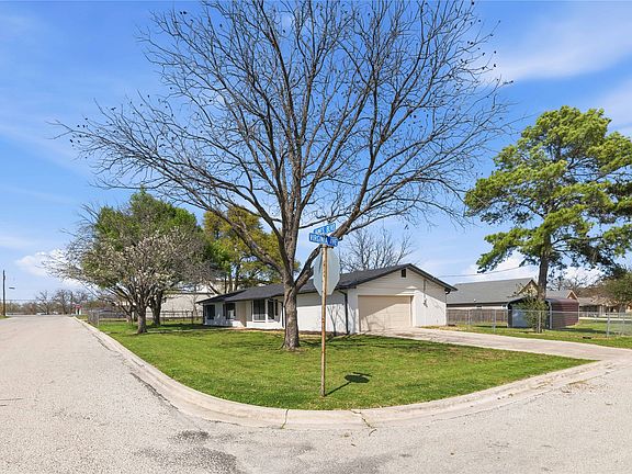 4th image of 102 James Blvd