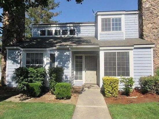 1470 Mayflower Way photo 1