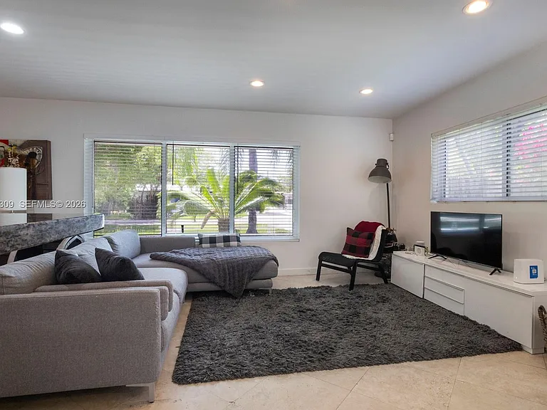 8315 SW 62nd Ct — Photo 4