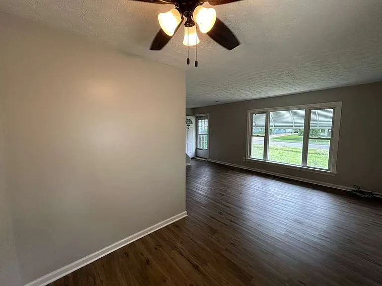 26901 Farringdon Ave — Photo 10