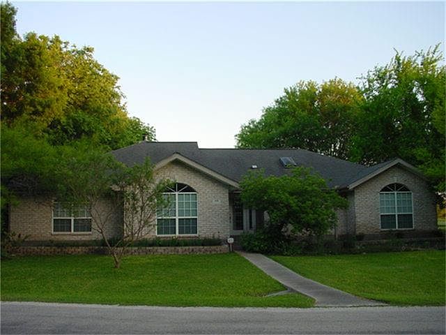 1st image of 631 Pecan St