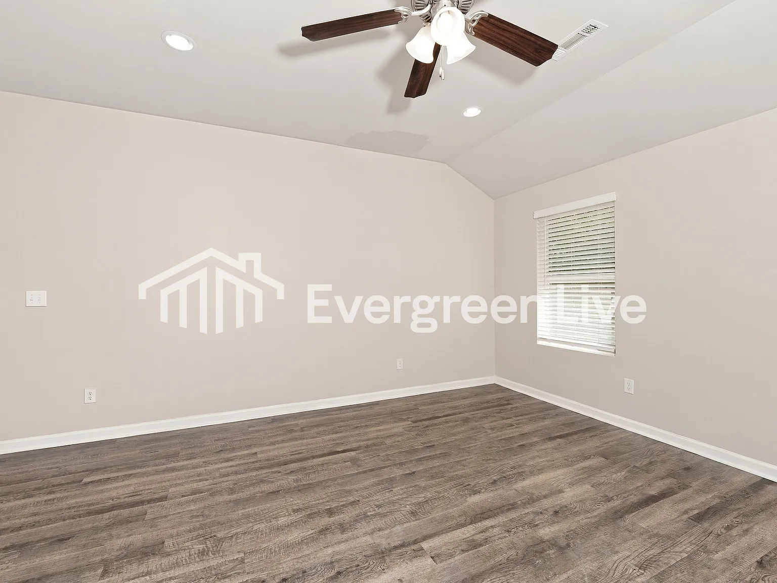 3 bed, 2.0 bath, 1355 sqft, $1,595 — Photo 4