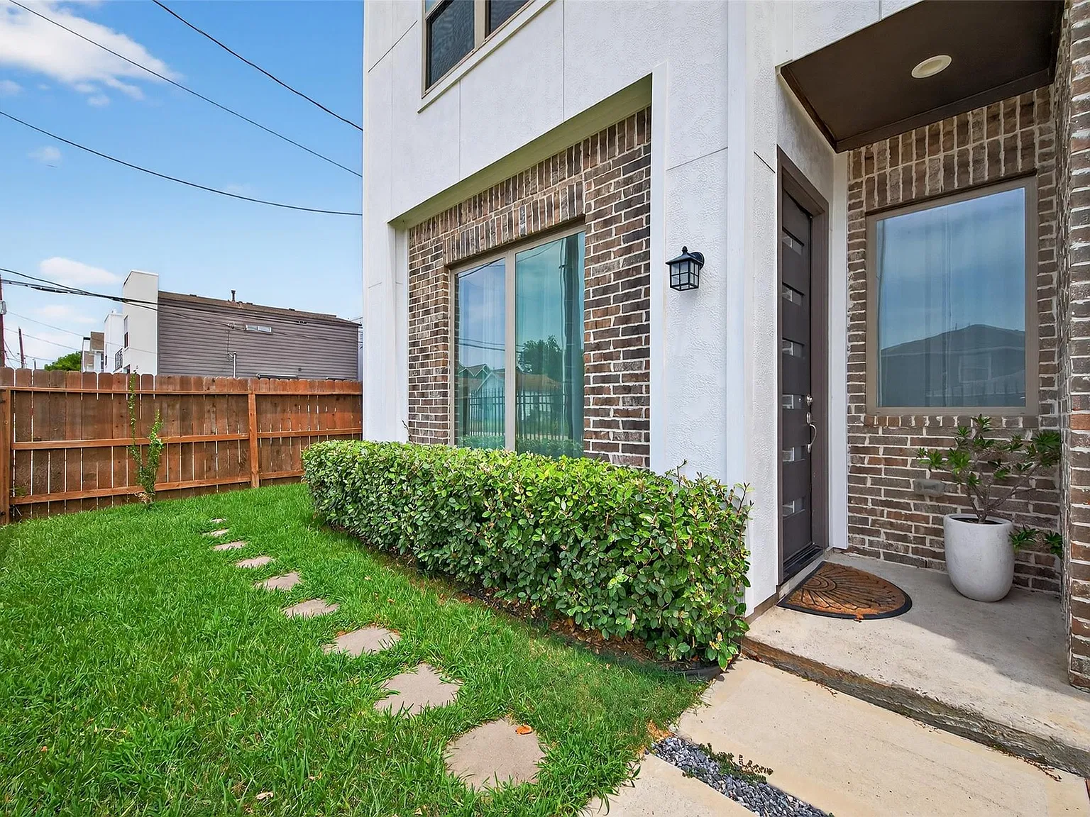 3 bed, 2.5 bath, 2061 sqft, $2,650 — Photo 4