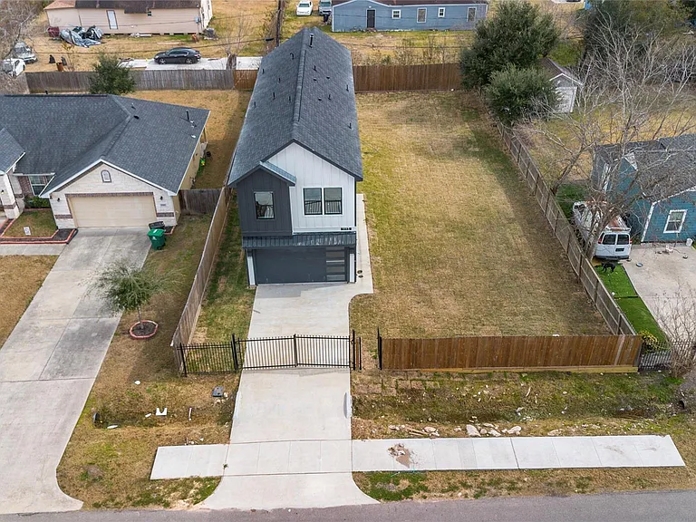 1113 Danube St — Photo 22