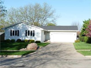 2704 29th St SW, Cedar Rapids, IA 52404