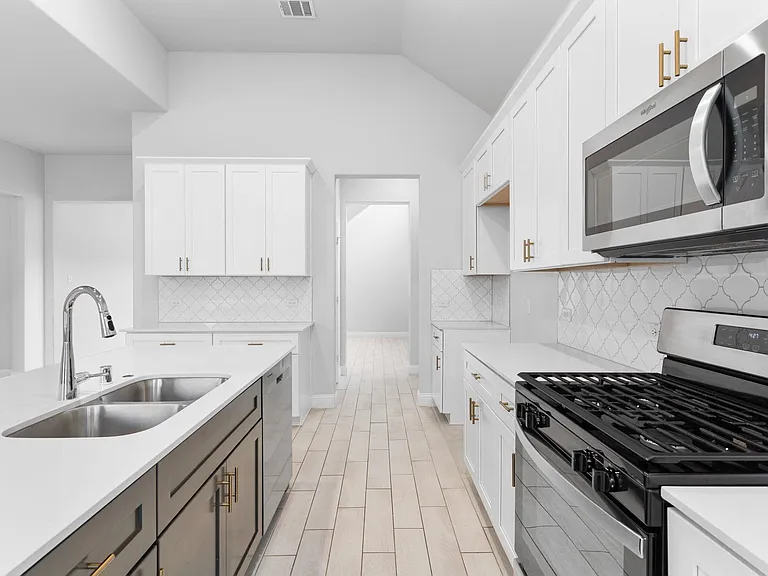 704 Fencerow Trl — Photo 14