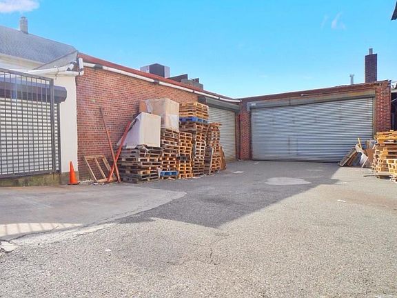 4th image of 22 Dehart Ave