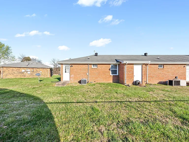 758 Bancroft Cir #C — Photo 17