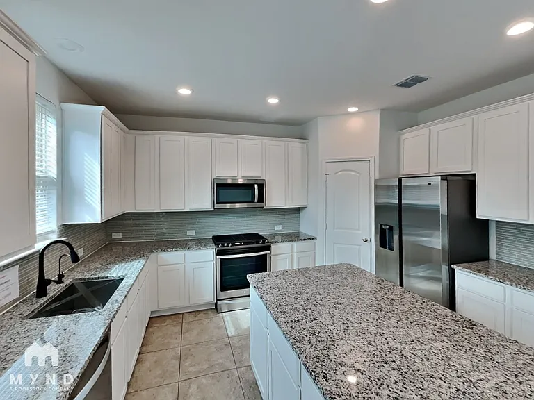 21535 Vista De Cristal — Photo 4