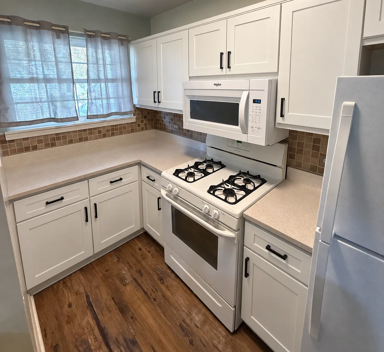 3 bed, 1187 sqft, $2,500 — Photo 2