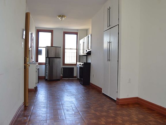 4th image of 32 Melrose St APT 3R