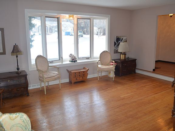 2nd image of 10015 S 82nd Ct