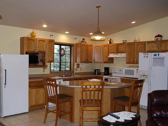 4th image of 2105 Cedar Dr NE