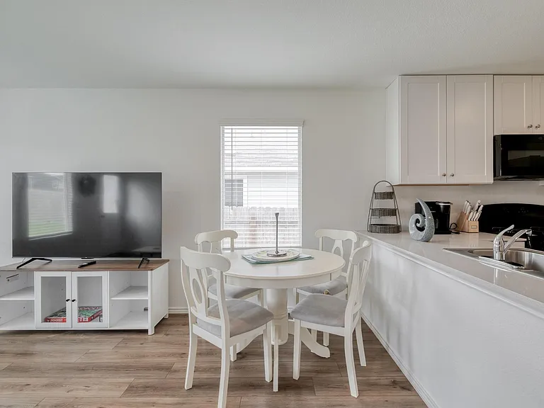 2516 Carpathian Cv — Photo 9