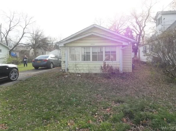 2929 Nevada Ave, Niagara Falls, NY 14305