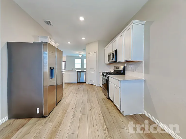 2106 Silver Charm Ln — Photo 6