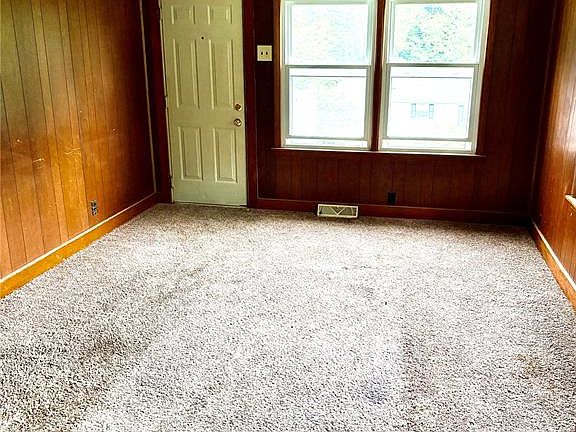 4th image of 217 Center Dr