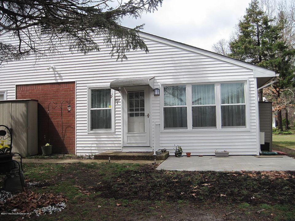 1st image of 207 Laurel Place #C