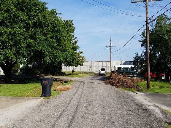 4th image of 403 S 4th St