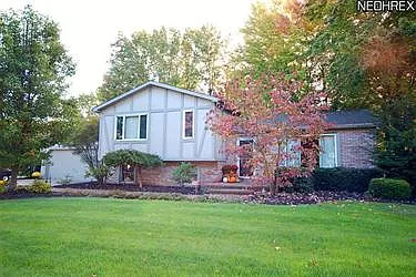373 Rosewae Ave photo 1