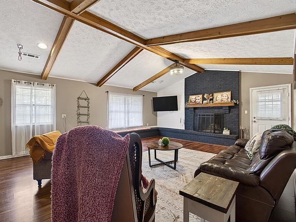 4th image of 2240 Temple Rd