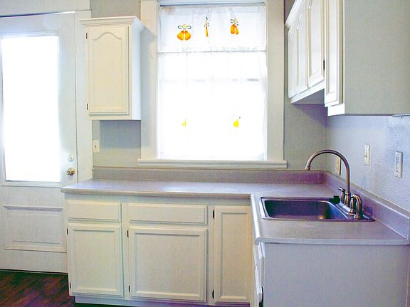 3rd image of 1020 N Park Ave #B