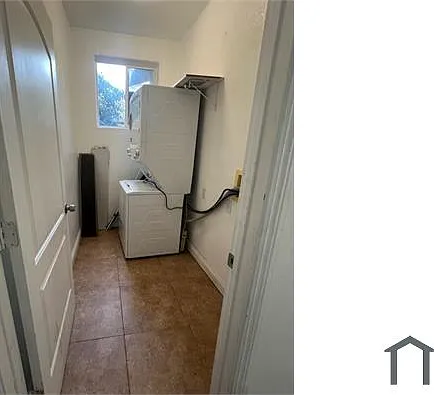 3 bed, 1400 sqft, $3,295 — Photo 2