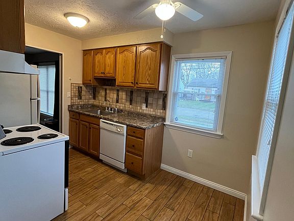 5th image of 11902 McGowan Ave