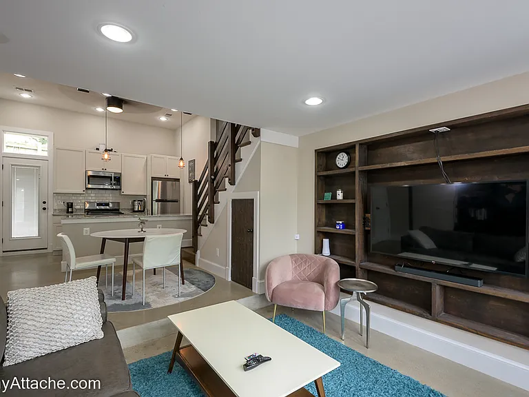 717 F St NE — Photo 10