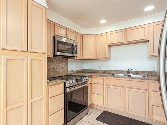 4th image of 4580 Mamane St