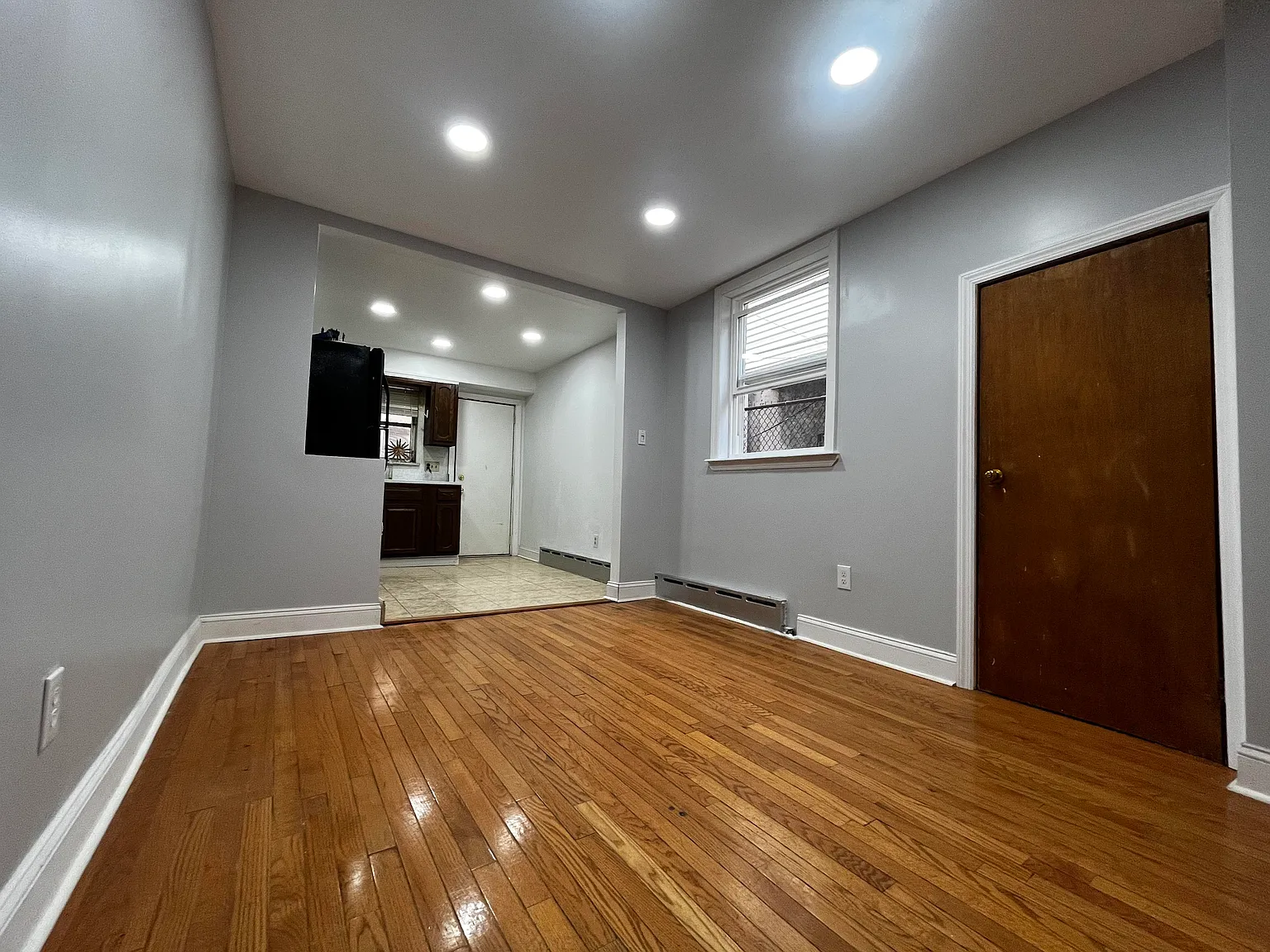 3 bed, 960 sqft, $1,795 — Photo 3