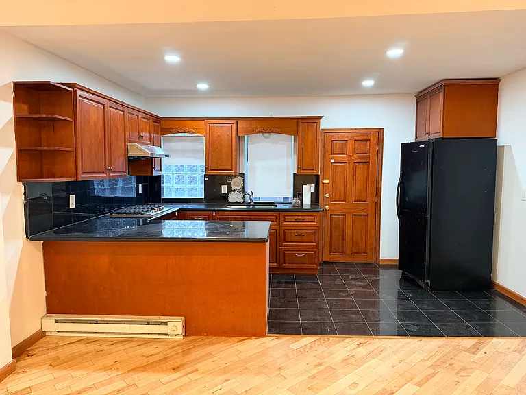 2704 S Sheridan St — Photo 3