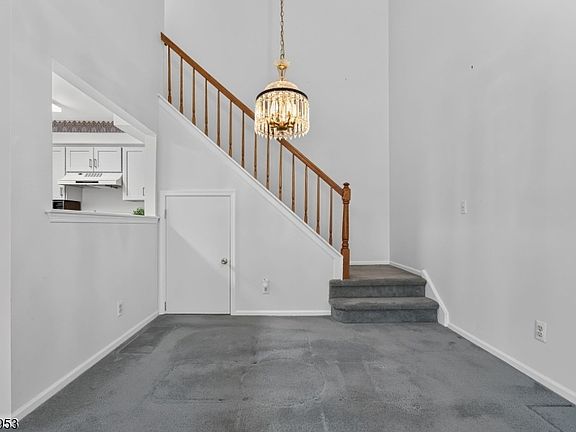 5th image of 22 Pine Court #22