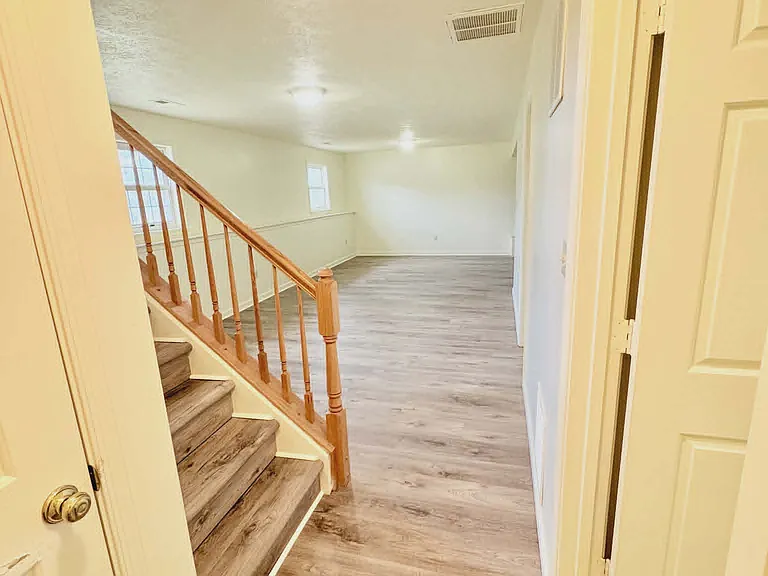 115 Churchill Dr — Photo 2