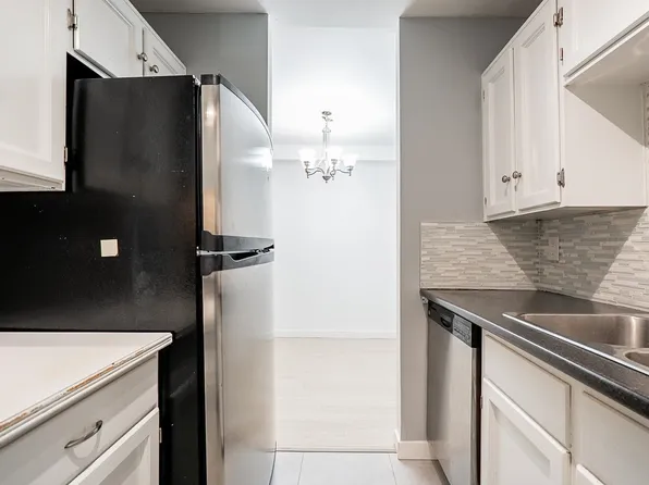707 Hamilton St #104, New Westminster, BC V3M 2M7