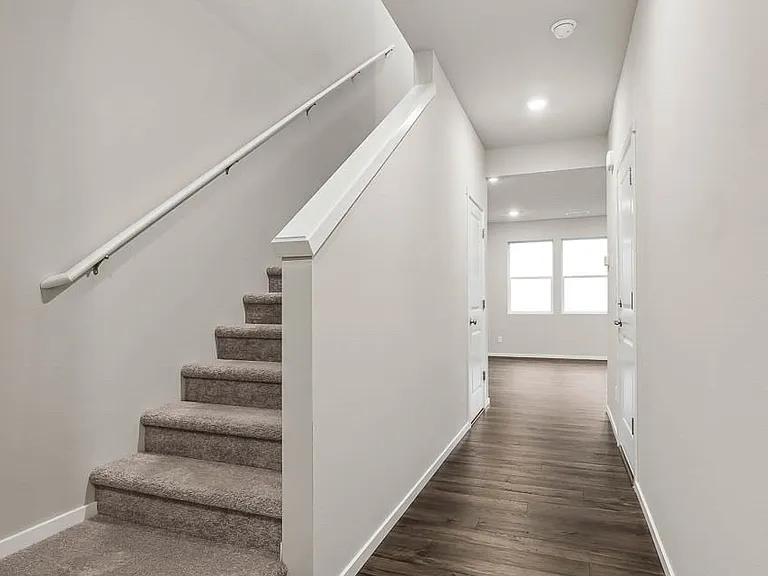1441 SW Fielder Pl — Photo 7