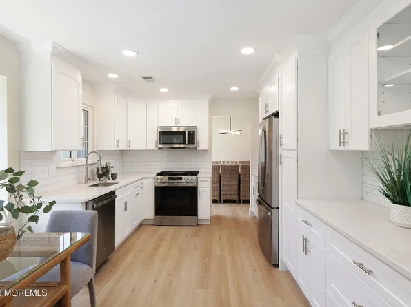 2430 Woodbine Lane, Toms River, NJ 08755