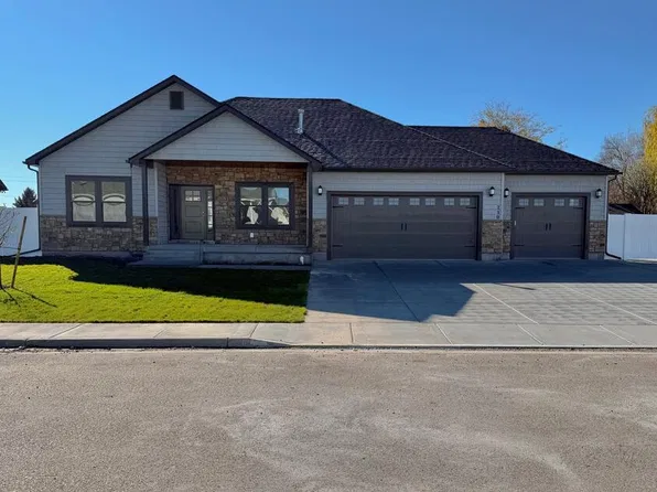 230 Moonlight Dr, Shelley, ID 83274