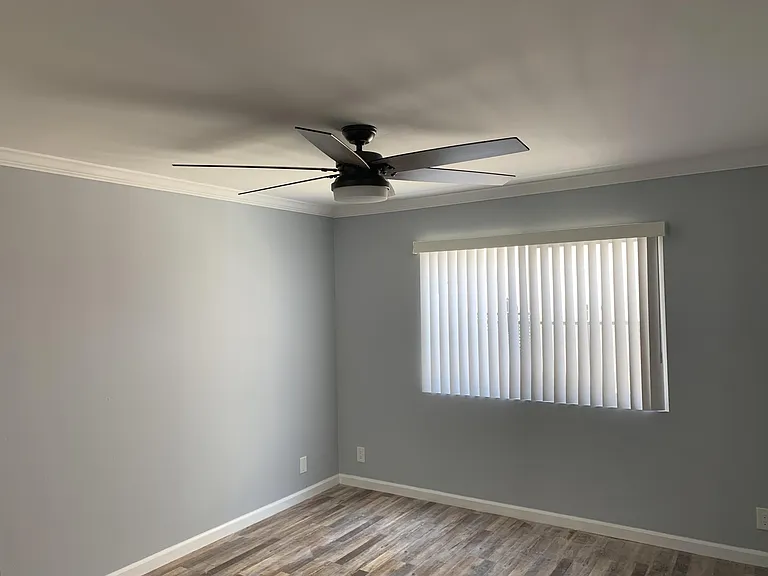 627 N Alexandria Ave — Photo 10