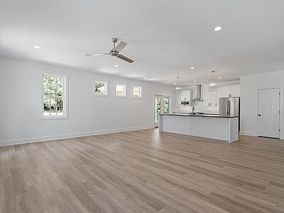 5th image of 3000 Oxford Dr