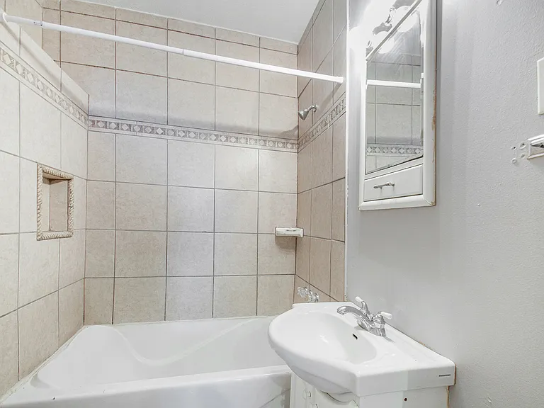 220 Harrison St — Photo 9