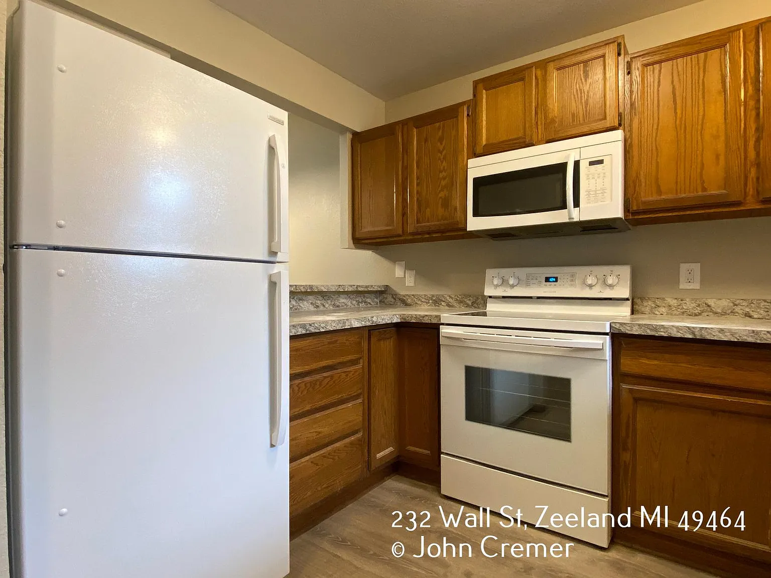 3 bed, 1.5 bath, 1700 sqft, $1,998 — Photo 3