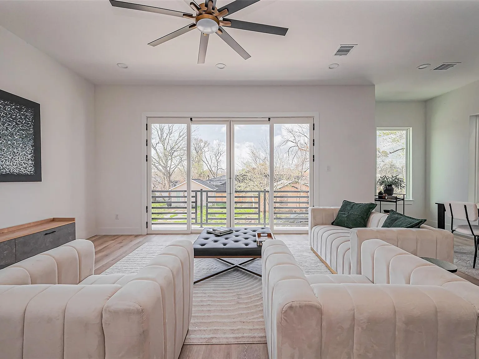 3 bed, 3.5 bath, 2067 sqft, $2,500 — Photo 3
