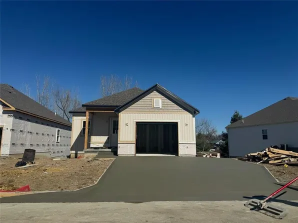 3111 Carlisle Ct, Saint Joseph, MO 64506